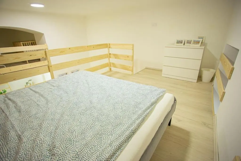 Cosy Two Bedroom Flat In Josika Street, Paprika 부다페스트 아파트