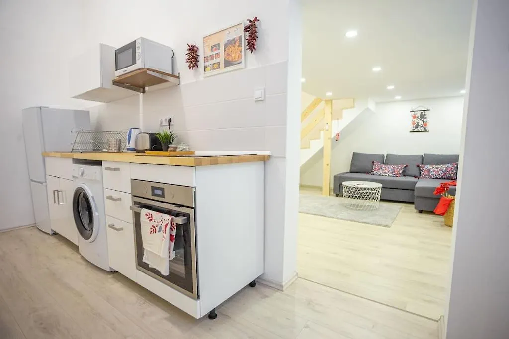 Cosy Two Bedroom Flat In Josika Street, Paprika 부다페스트 헝가리