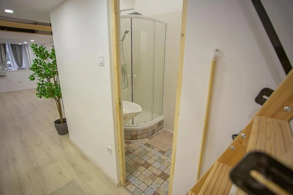 Cosy Two Bedroom Flat In Josika Street, Paprika 부다페스트 아파트