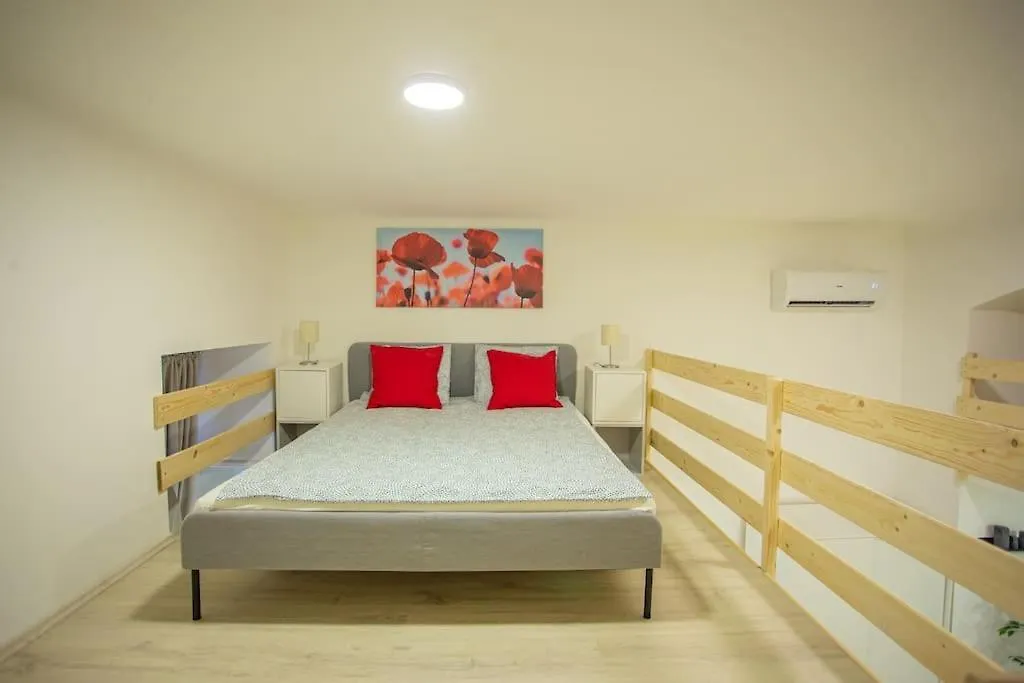 아파트 Cosy Two Bedroom Flat In Josika Street, Paprika 부다페스트 헝가리