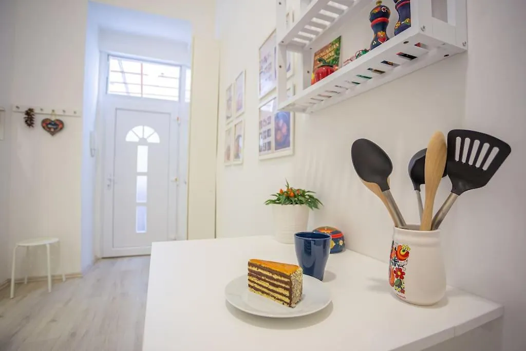Cosy Two Bedroom Flat In Josika Street, Paprika 부다페스트