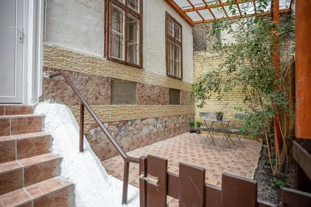 아파트 Cosy Two Bedroom Flat In Josika Street, Paprika 부다페스트