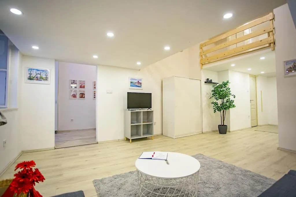 Cosy Two Bedroom Flat In Josika Street, Paprika 부다페스트