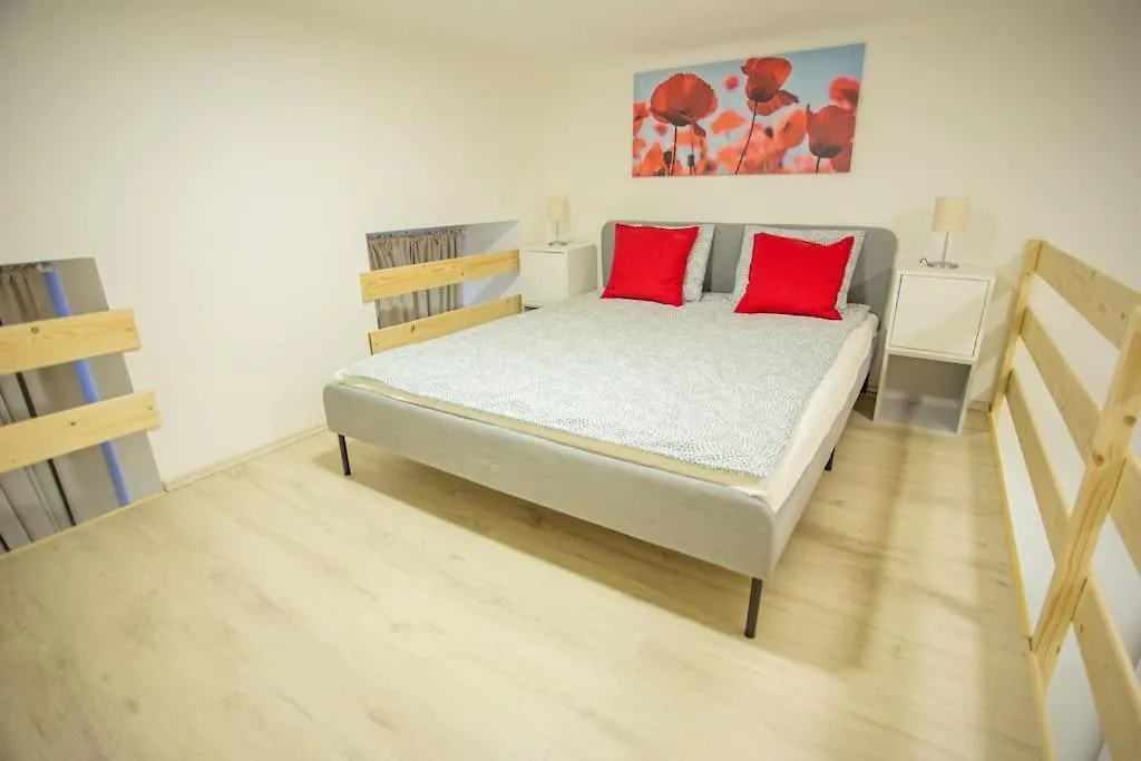 Cosy Two Bedroom Flat In Josika Street, Paprika 부다페스트 0*,
