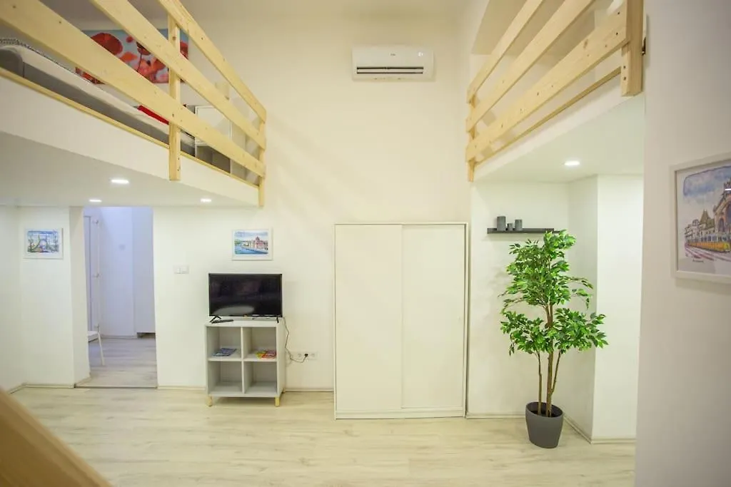Cosy Two Bedroom Flat In Josika Street, Paprika 부다페스트