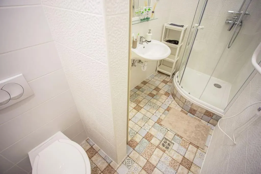 Cosy Two Bedroom Flat In Josika Street, Paprika 부다페스트 아파트