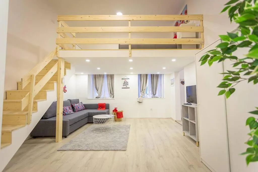 Cosy Two Bedroom Flat In Josika Street, Paprika location