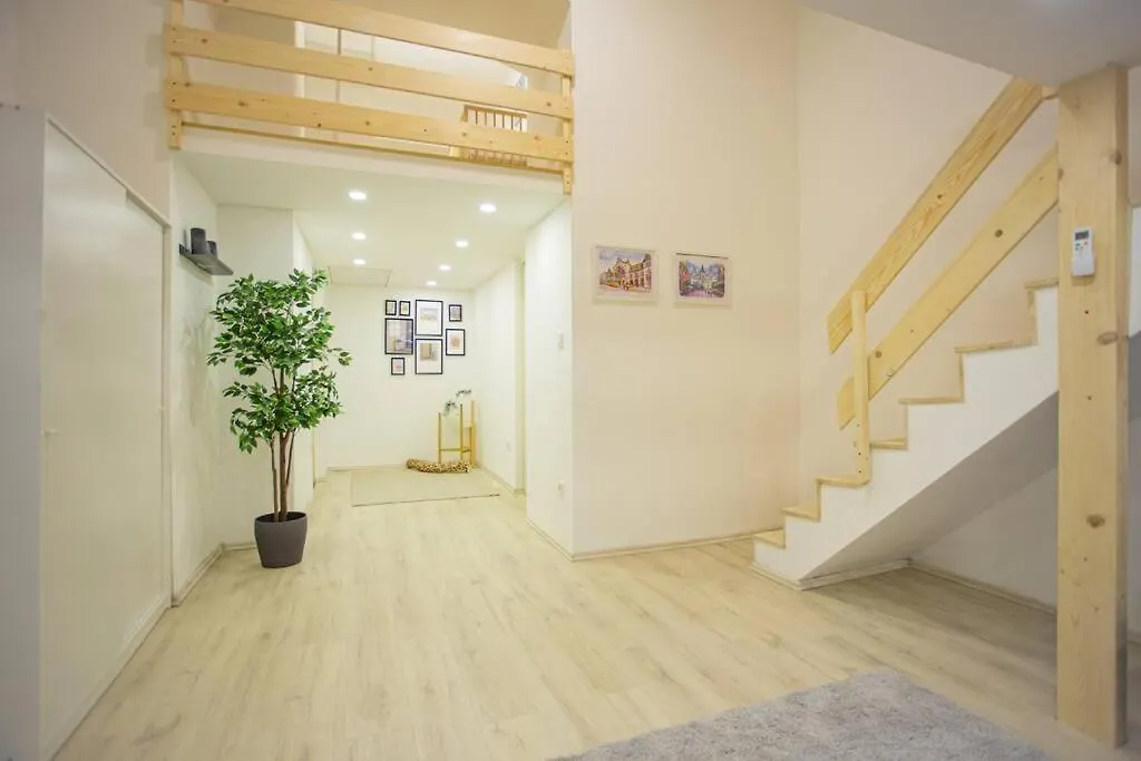 Cosy Two Bedroom Flat In Josika Street, Paprika Budapest Apartment